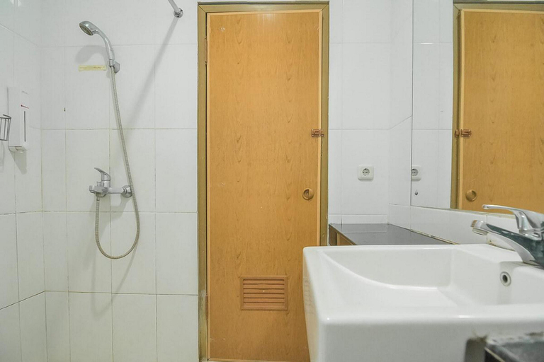 Bathroom 5, RedDoorz near Trans Studio Mall 3, Bandung
