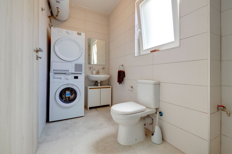 Others 4, Charming Central Apartment, Your Perfect Getaway