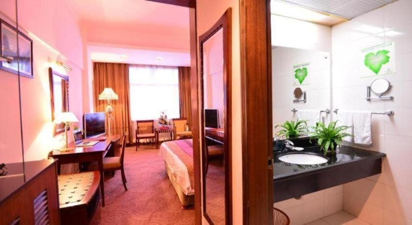 Bathroom, Baodao Exhibition Center Hotel, Nanping