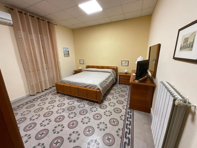 Others 3, In pieno centro, Crotone