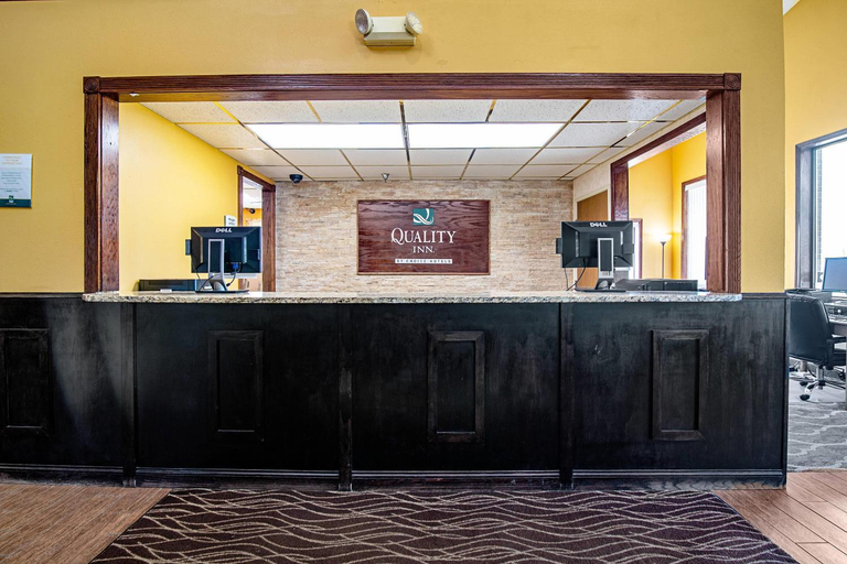 Public Area 3, Quality Inn Aberdeen, Brown