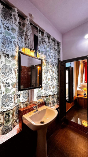 Bathroom 4, Haveli Bundi Inn- Heritage Boutique Stay, Bundi