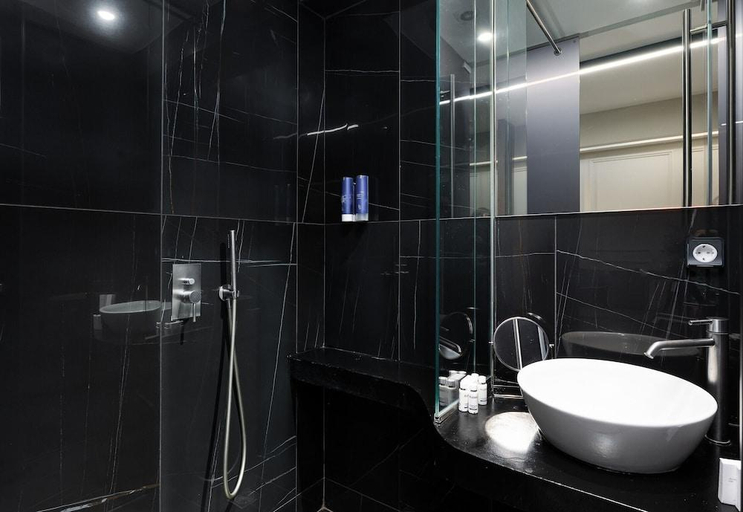 Bathroom 5, Sir Athens, Attica