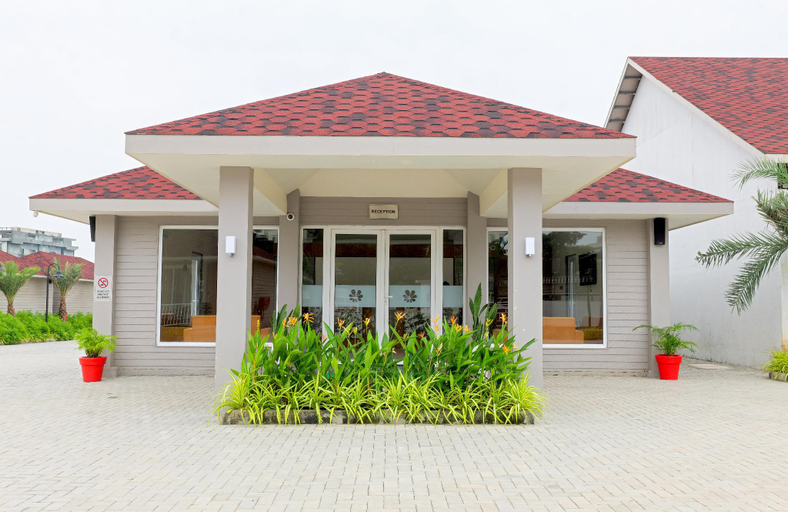 Exterior & Views