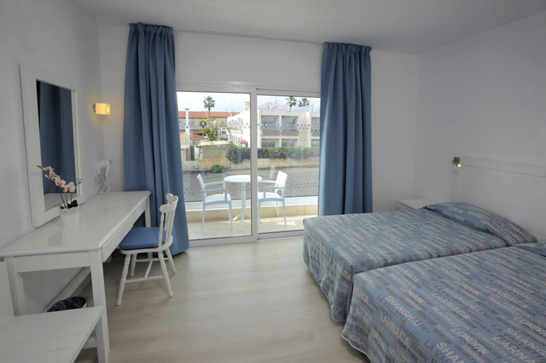 Bedroom, LIQUID HOTEL APARTMENTS