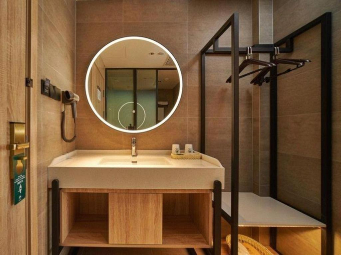 Bathroom 3, GreenTree Inn Hangzhou Linan Wanma Road Express Hotel, Hangzhou