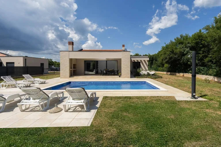 Sport & Beauty 4, Villa Deluxe, Raša