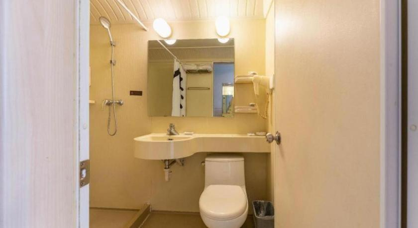 Bathroom 3, Jinjiang Inn Chuzhou Langya Mountain Scenic Spot Langya Avenue, Chuzhou