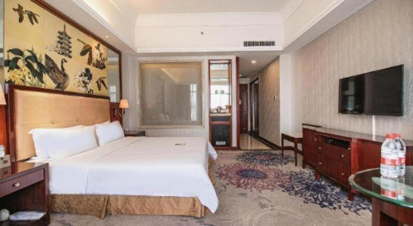 Bedroom 3, Guangdong Yinye Yanshan Hotel, Jiangmen