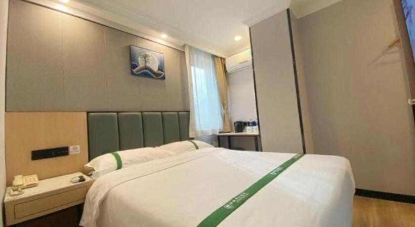 Bedroom 2, GreenTree Inn Beijing Xicheng District Caishikou Express Hotel, Beijing