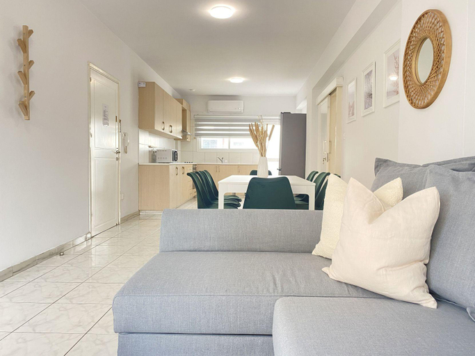 Others 3, Phaedrus Living Down Town Flat Stephania 302