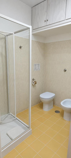 Bathroom 4, Nova Domizia, Roma