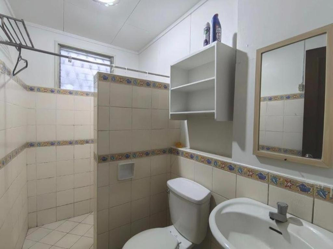 Bathroom 4, Island Breeze Hostel - Cebu Central, Cebu City