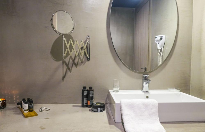 Bathroom 3, Lotus Center Apartments, Attica