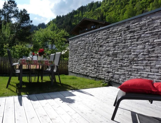 Others 5, Sunlit Alpine Apartment in Neukirchen, Zell am See