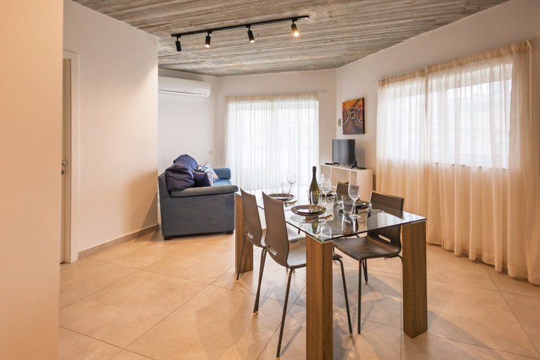 Others 2, Spacious 3BR Apartment Close to St. Julians