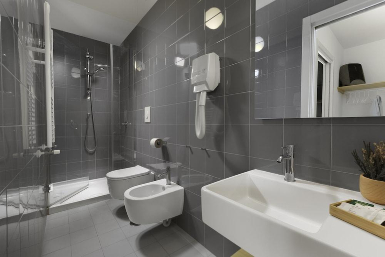 Bathroom 5, Well Suites - Piazza dei Martiri, Napoli