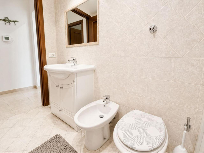Bathroom 2, Dimora Flavia, Rome
