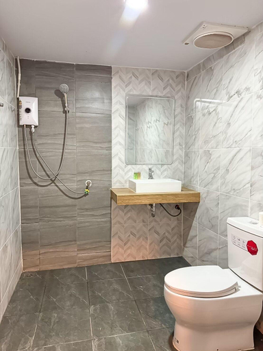 Bathroom 3, Charinn Kohlarn, Pattaya