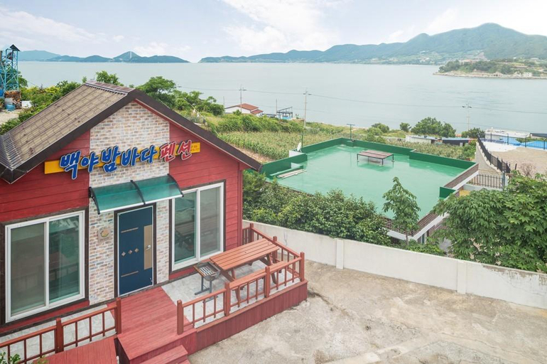 Exterior & Views 4, Yeosu baekya bambada pension, Yeosu