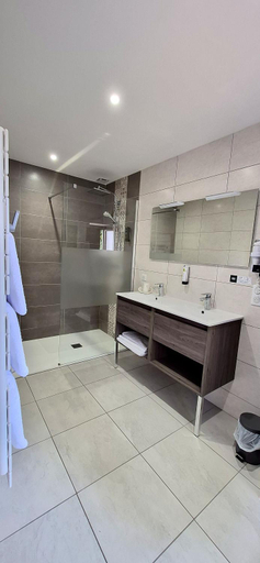 Bathroom 4, Logis Hotel Auberge de l'Allagnonette, Cantal