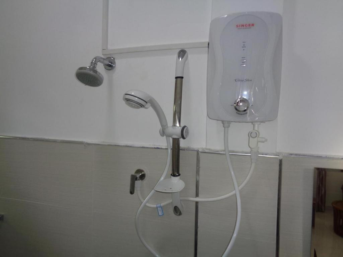 Bathroom, Riverdale holiday Inn, Thamankaduwa