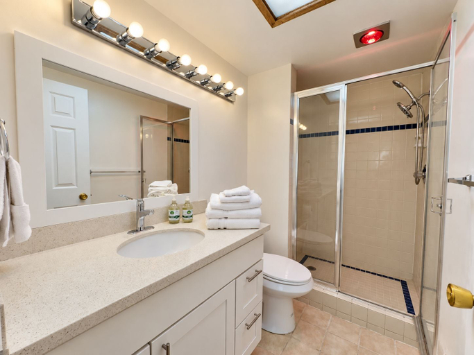 Others 3, Mercer Island Town Suites, King