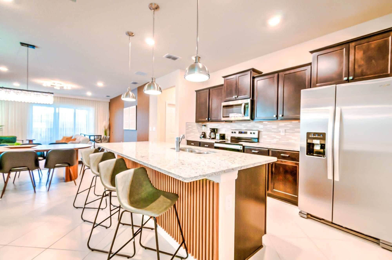 Others 3, 7BR Windsor Cay Home w/ Pool & Game Room, Lake