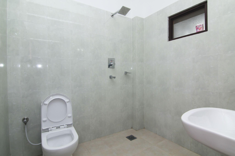 Bathroom, Chitwan Park Village, Narayani