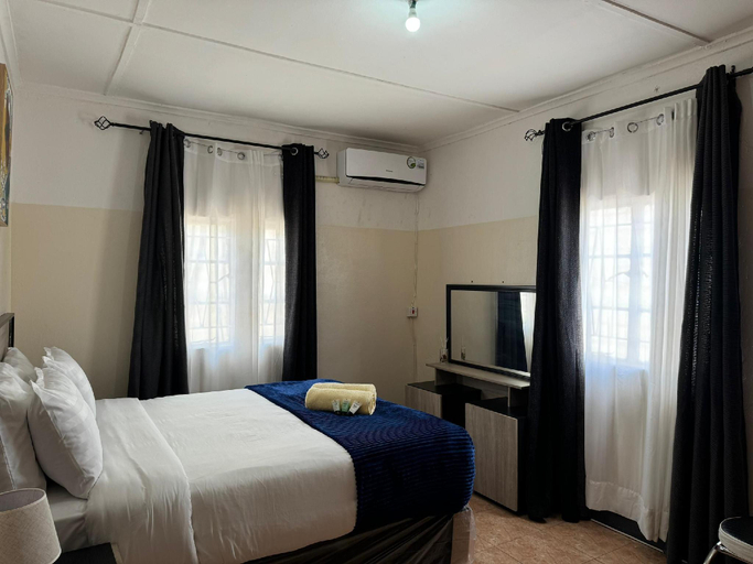 Bedroom 3, Eagle Weavers Nest, Livingstone