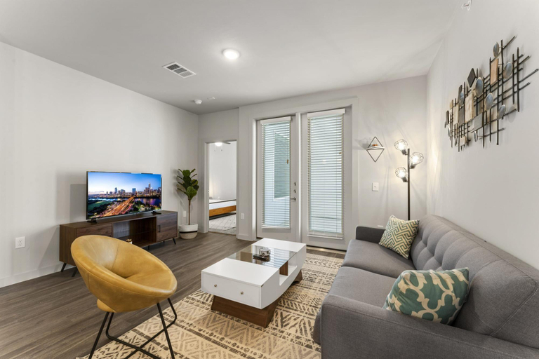 Others 3, Upscale 2BR King Suite Close to DT Domain UT, Travis
