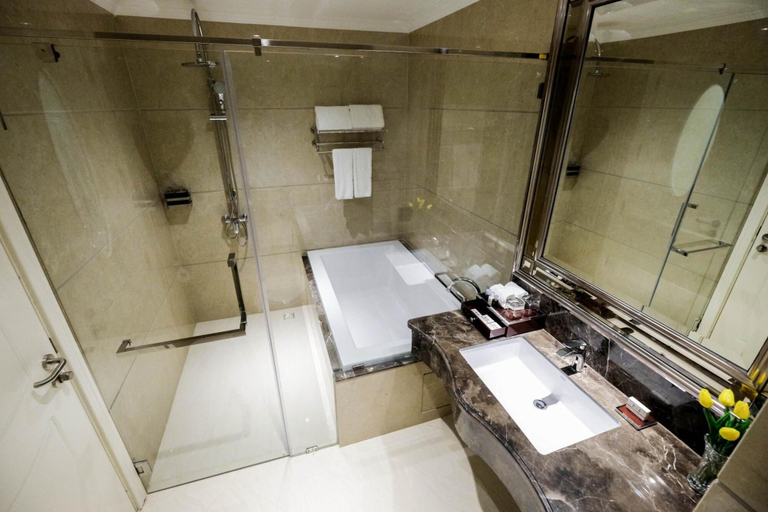 Bathroom 5, LK Grand Empire, Pattaya