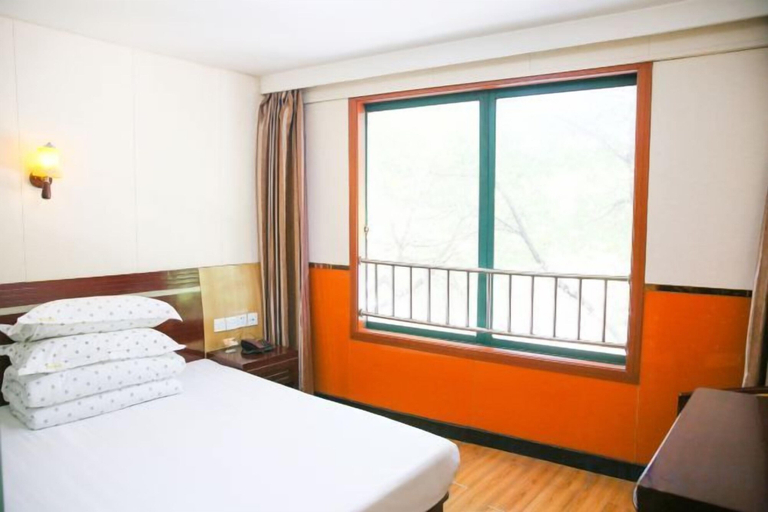 Bedroom 3, Jinghe Hostel, Shanghai