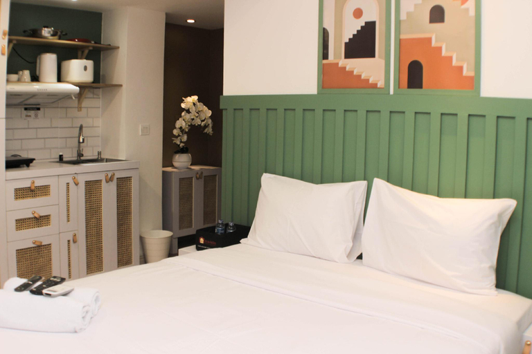 Bedroom 2, Minimalist Design Studio At Meikarta Apartment, Cikarang