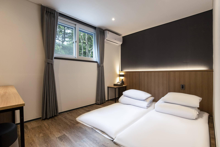 Bedroom 3, Hongcheon IC No. 25, Hongcheon
