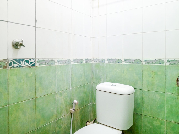 Bathroom 4, Trihakso Guest House near Kaliurang RedPartner, Sleman
