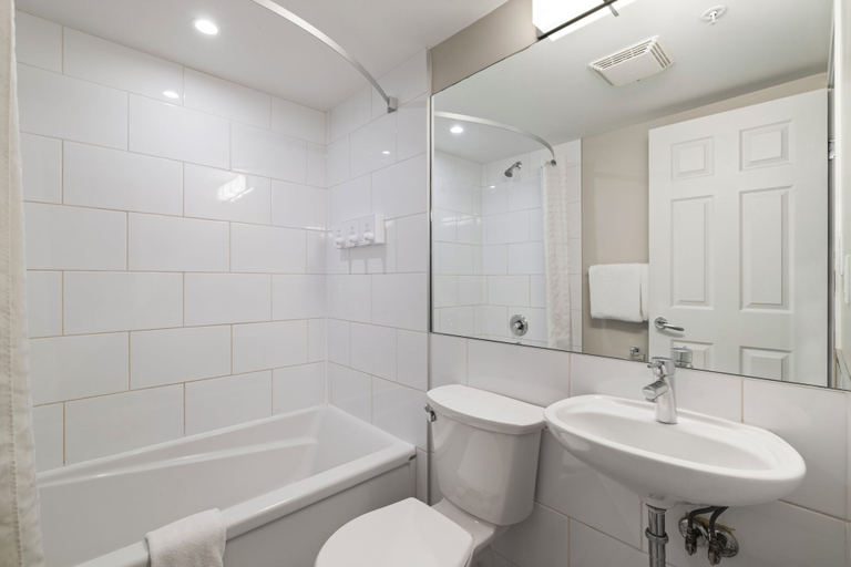 Bathroom 4, Red Carpet Inn, Division No. 15