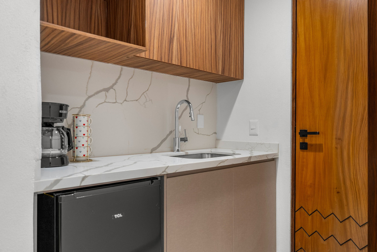Others 5, Cozy 1BR Bucerías Stay With Pool, Gym, Wifi & Kitchenette, Compostela