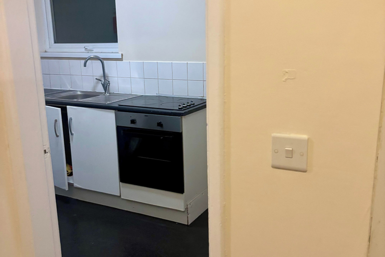 Others 3, Apartment Sleeps 5 With Wifi, Wolverhampton