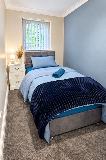 Others 2, Spacious 3-Bedroom House in Rossendale, Lancashire