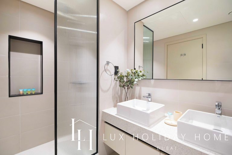 Bathroom, LUX The Marina Vista Beachfront Suite, Dubai