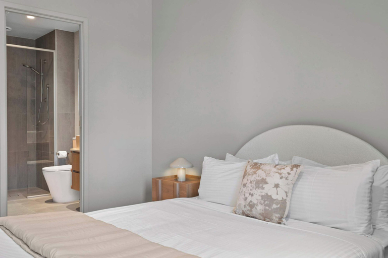 Others 5, High-Rise 2-Bed Apartment Near South Melbourne, Melbourne