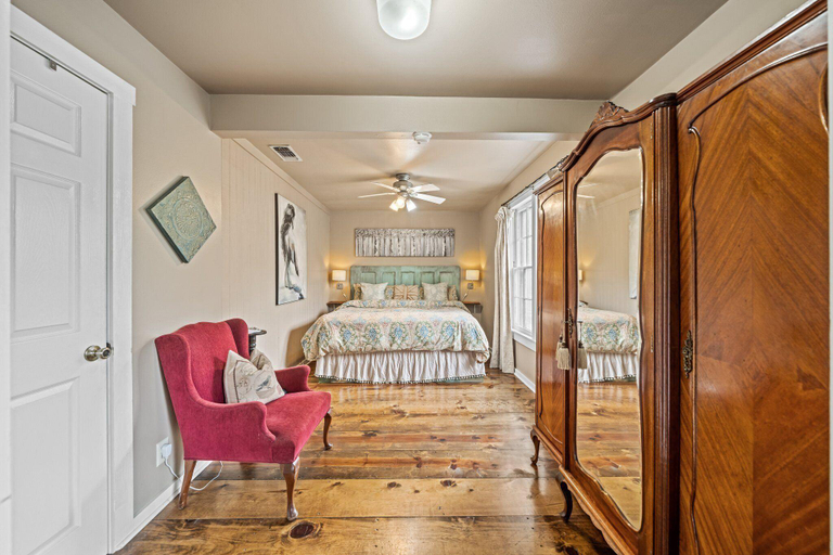 Others 5, Ava and Weston Combo House, Gillespie