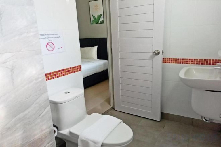 Bathroom 5, Golden Nest Hotel Suvarnabhumi, Lat Krabang