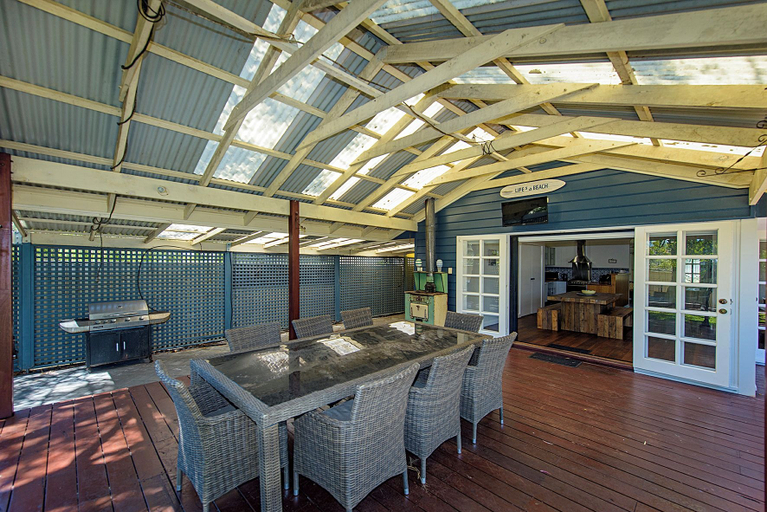Food & Drinks 5, Willmott Beach House, Busselton