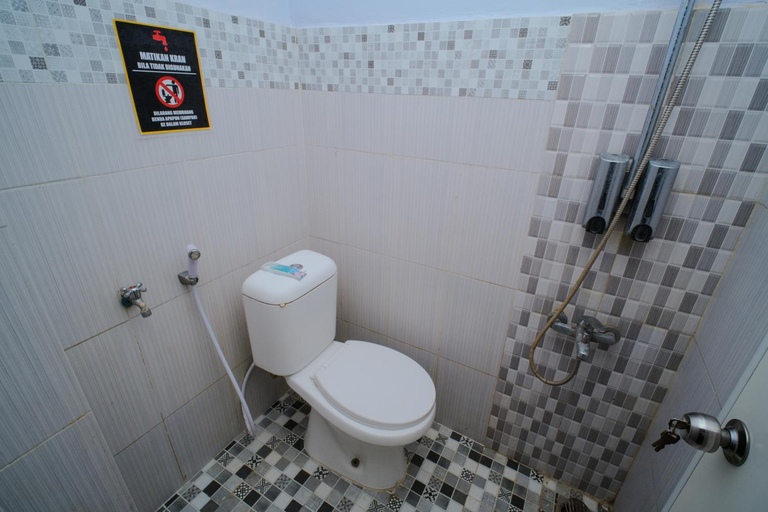 Bathroom, D'Kost Syariah by Calli Rooms, Jember
