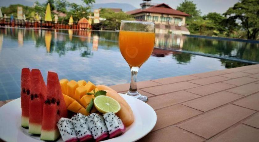 Food & Drinks 5, Thavisouk Hotel and Island , Vangvieng