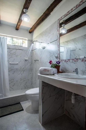 Bathroom 3, Hotel Villa de Paris, Chachapoyas