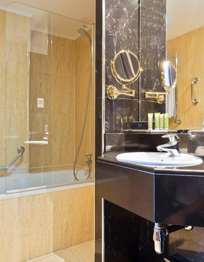 Bathroom, Melia White House Apartments, London