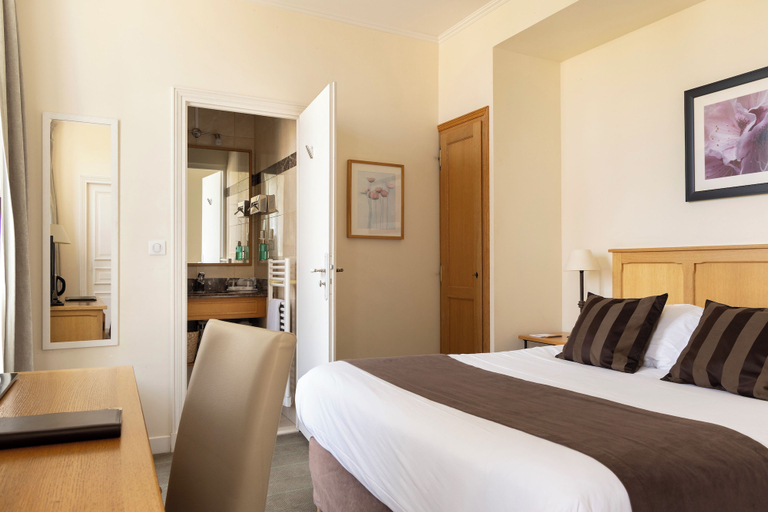 Bedroom 3, The Originals Relais, Hôtel St Laurent, Yvelines